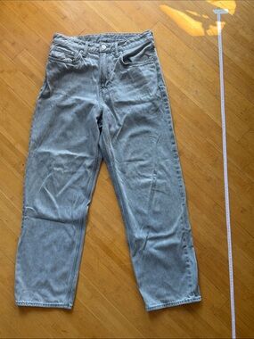 H&M Men's Relaxed Jeans in Washed Light Gray